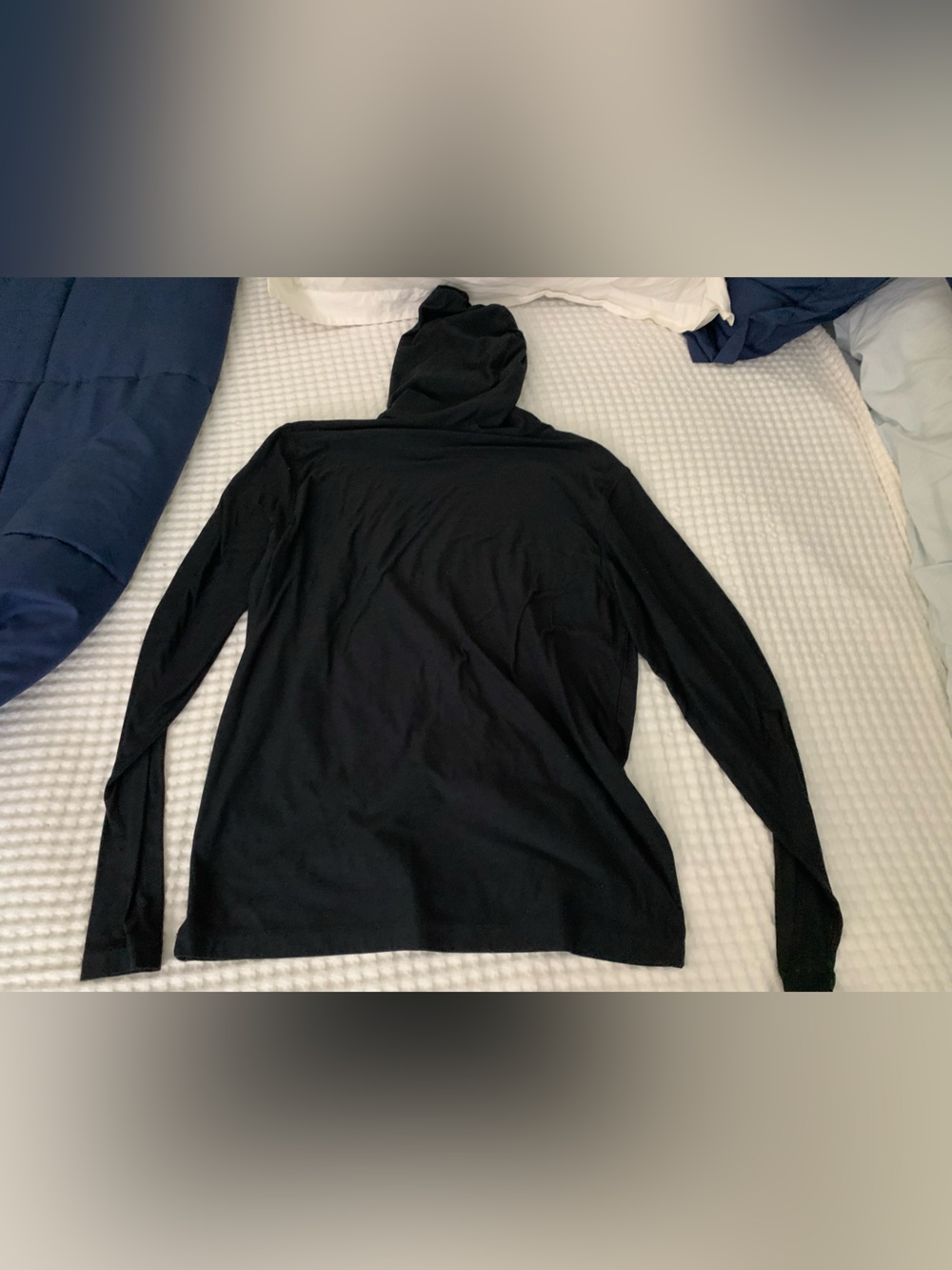 Vuori Black Lightweight Hooded Long Sleeve Top Size Small EUC - Picture 2 of 6